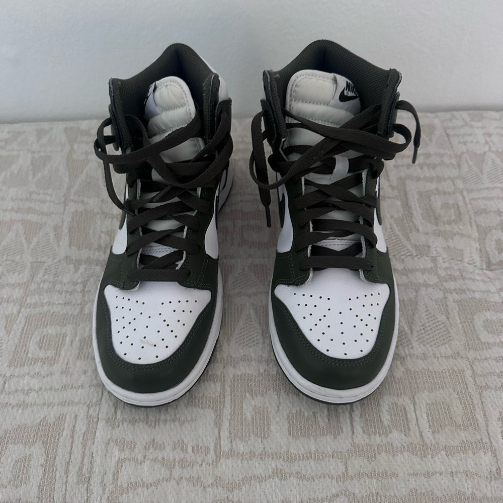 Nike - Picture 2 of 6